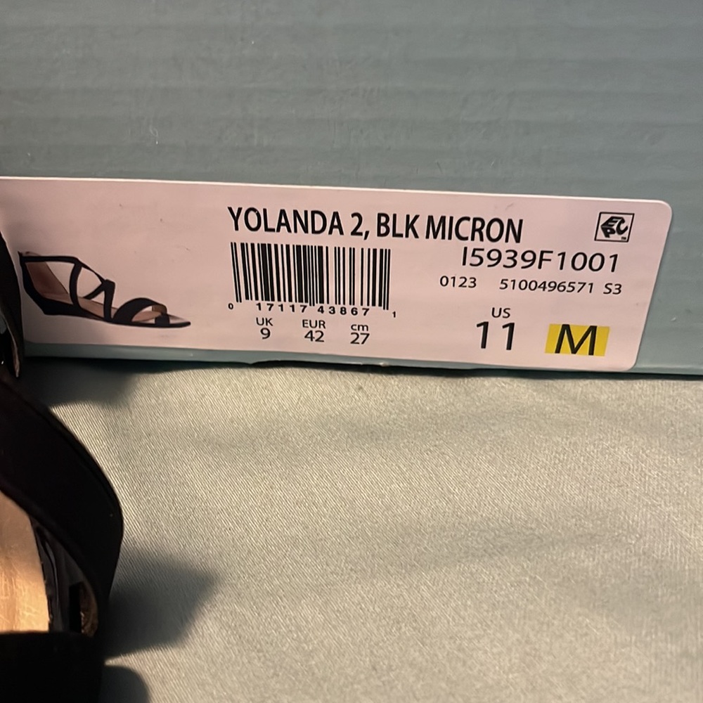 Like New LIFESTRIDE Yolanda Strappy Sandals, Black Fabric, 11M - Picture 7 of 11